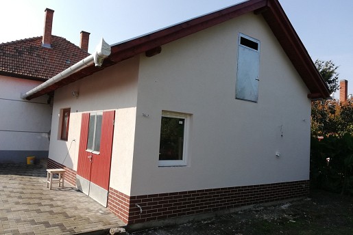 Térkövezés alábetonozással, bejáró betonozása, épület nemesvakolása