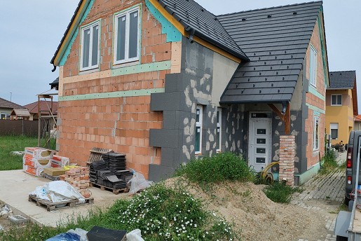 Új ház építésének kőműves munkálatai